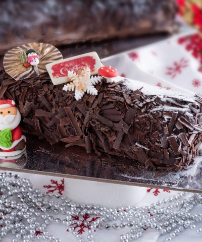 <strong style="color:#cc0000;">Chocolate Praline Log Cake</strong>